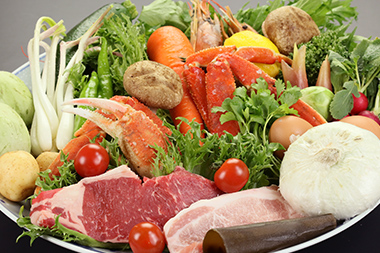 近海で採れる海の幸と季節の旬の素材